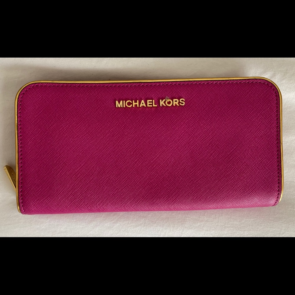 ‼️SOLD‼️Michael Kors Wallet